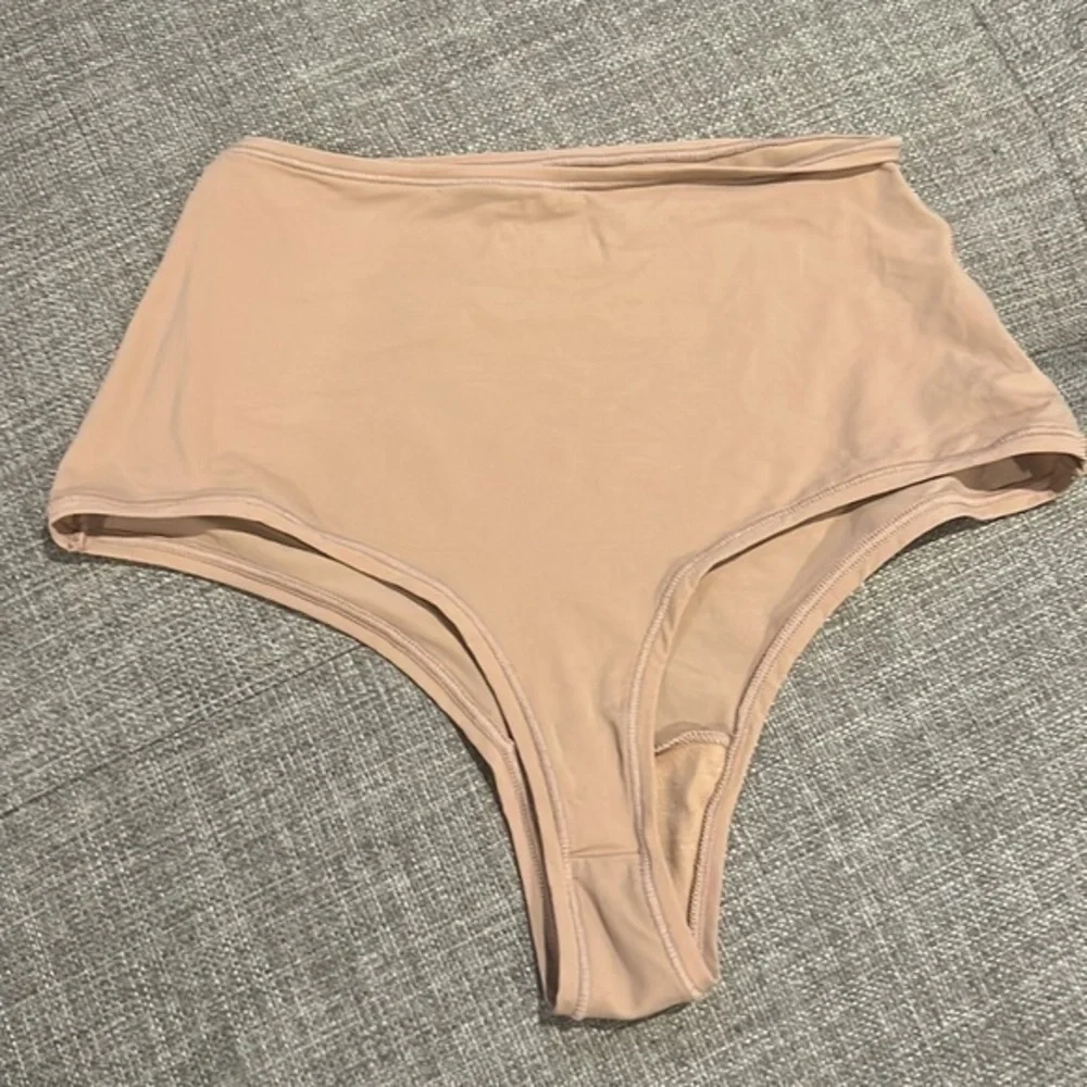 Skims Fits Everybody High Waisted Thong - Picture 8 of 12